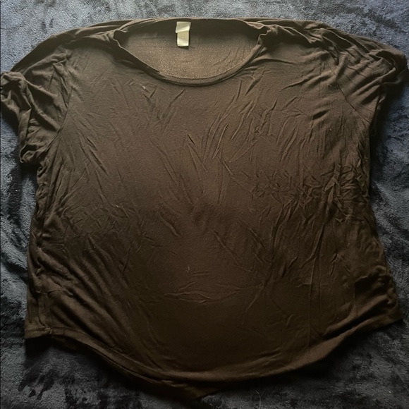 Basic Black Tee - Ribbed material - Picture 1 of 2